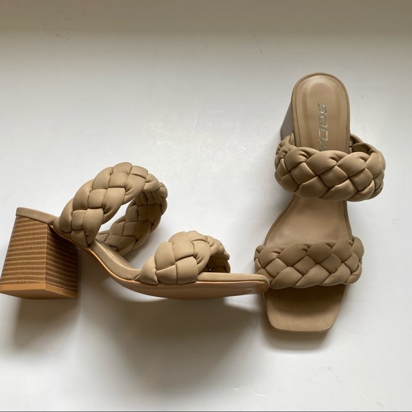 Soda buggy tan braided wood thick heel sandals - Picture 4 of 7